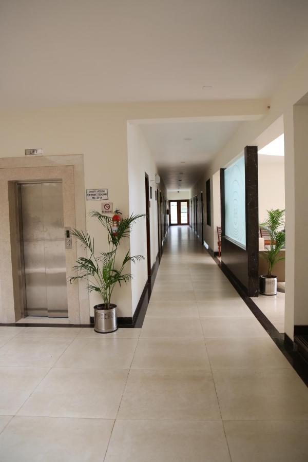 Vits Lonavala Hotel Buitenkant foto