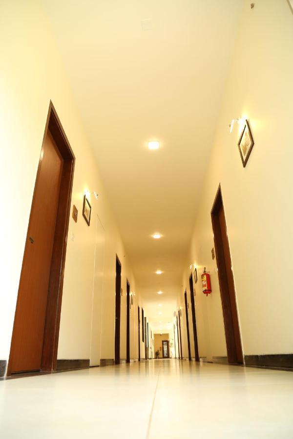 Vits Lonavala Hotel Buitenkant foto