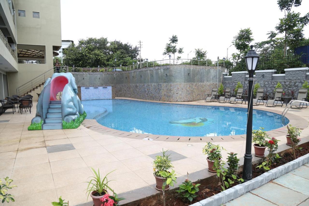 Vits Lonavala Hotel Buitenkant foto