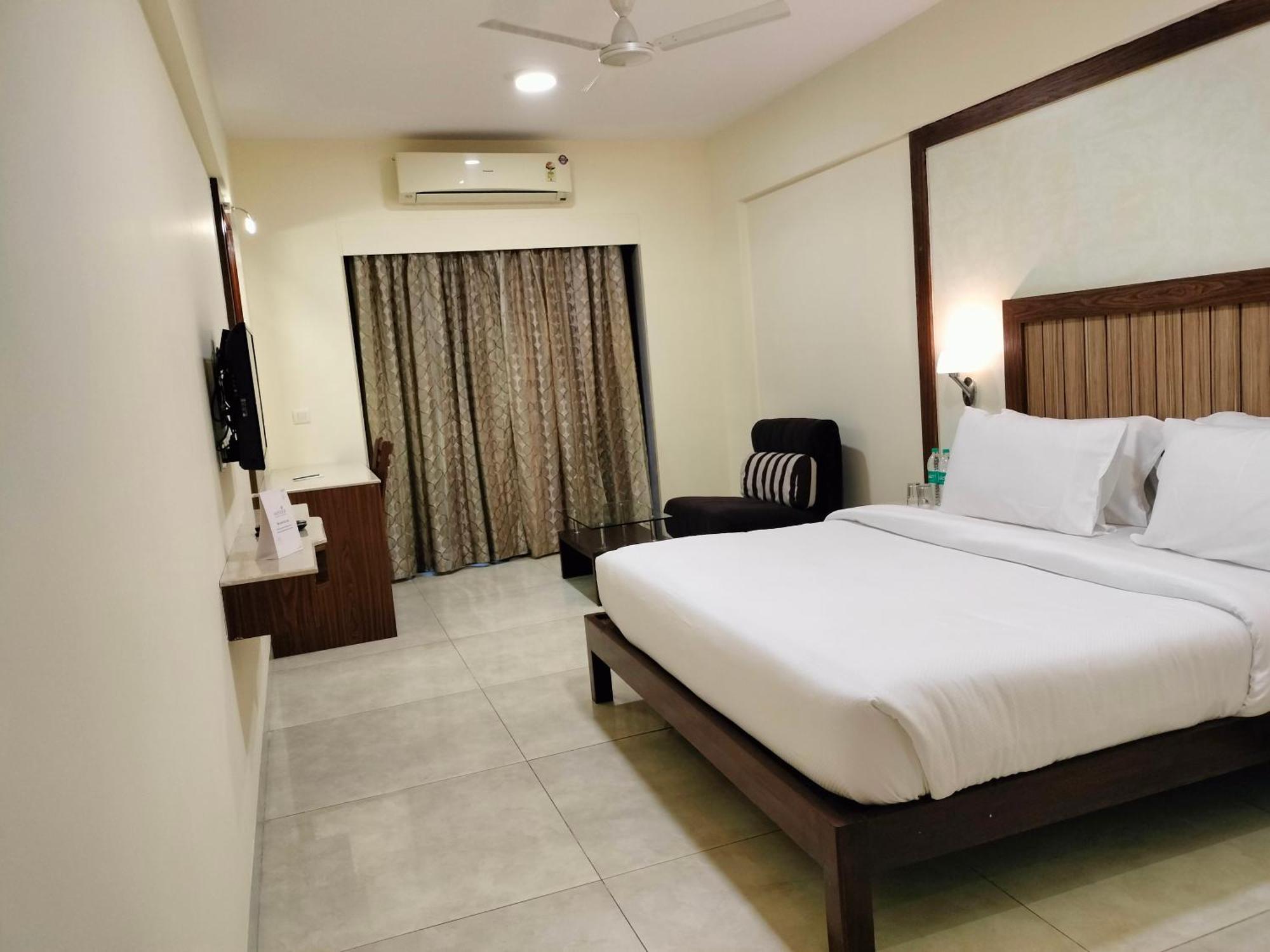 Vits Lonavala Hotel Buitenkant foto